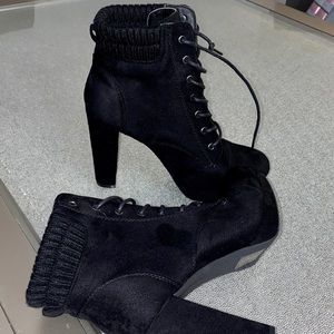 New WOMENS CHARLOTTE RUSSE  BOOTS- SUEDE- SIZE 6